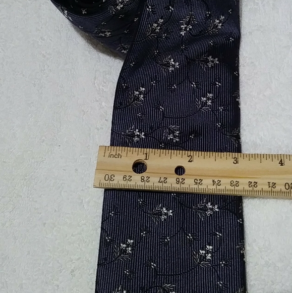Necktie - Picture 4 of 6